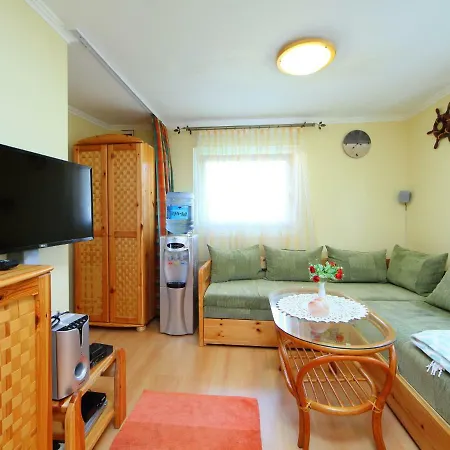 Prázdninový dům Holiday Balaton H203 *